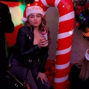 Meet your Posher, Crystal